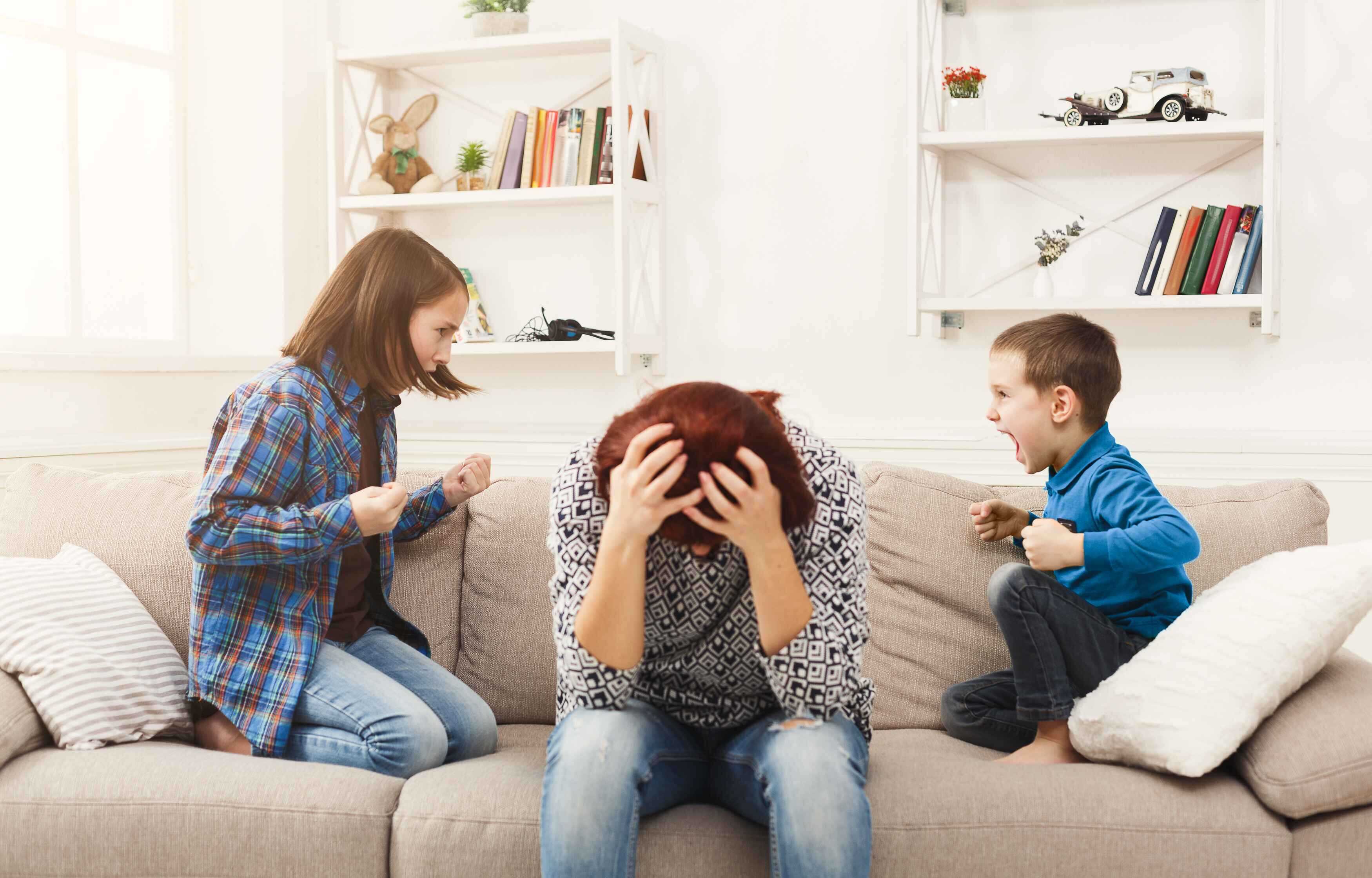 Tips Hadapi Anak Tantrum, Cuekin Aja Yuk Moms!